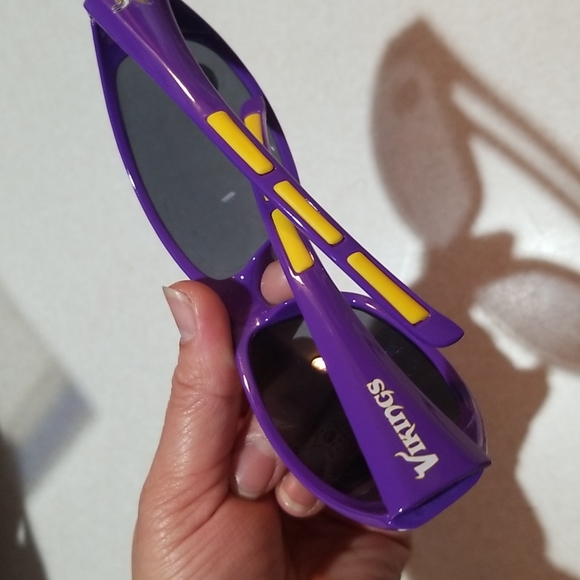 Vikings NFL UV 400 Protection sunglasses. - Picture 3 of 5